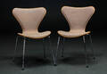 Arne Jacobsen. Par stole af fineret forsidepolstret bøg, model  Syveren  2 Denne vare er sat til omsalg under nyt varenummer 4031859