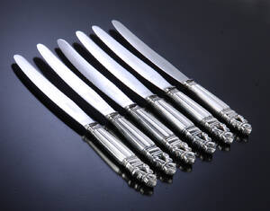 Georg Jensen. Konge middagsknive med skafter af sterlingsølv 6