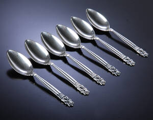 Georg Jensen Konge  Acorn seks frokost-dessertskeer af sølv, anno 1925. 6 