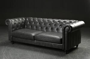 Tre-pers. sofa i Chesterfield-stil 