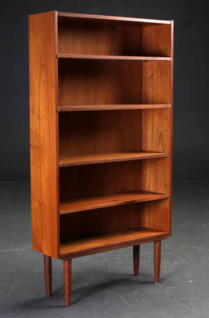 Dansk møbelproducent. Reol fineret med teaktræ,
