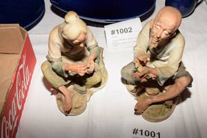 Kinesiska figurinen, 2 st, H 18 cm