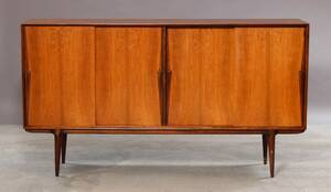 Omann Junior. Høj skænk fineret med palisander model 19