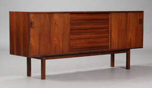 Dansk møbelproducent. Lav skænk, palisander Denne vare er sat til omsalg under nyt varenummer 4813681