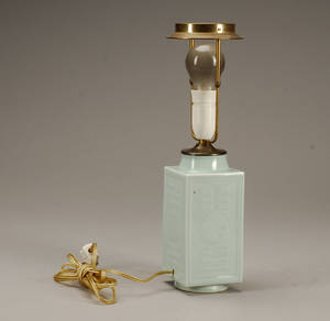 Kinesisk vase af porcelæn, 1700 tallet, monteret til lampe.