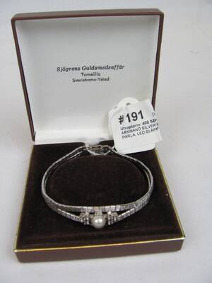 ARMBAND SILVER M SYNTETISK PÄRLA, LED SLÄPPT
