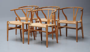 Hans J. Wegner. Sæt på fem Y- stole af egetræ, model CH-24 5
