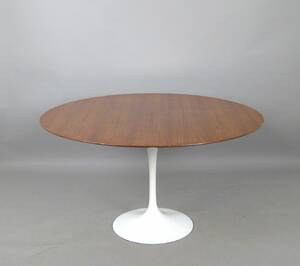 Eero Saarinen, Esstisch aus der Tulip Serie in Palisander für Knoll International