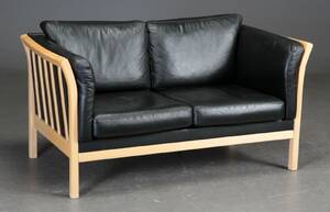 Dansk møbelproducent. To-pers. sofa