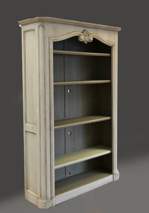 Bogreol af antikbemalet træ. Denne vare er sat til omsalg under nyt varenummer 4804559