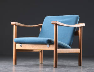 Hans J. Wegner. Lænestol af egetræ Denne vare er sat til omsalg under nyt varenummer 4424573