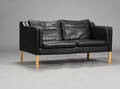Dansk møbelproducent. Par 2½ -pers. sofaer, sort læder 2
