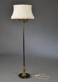 Standerlampe af sort og guldfarvet metal