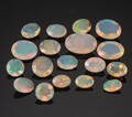 En samling uindfattede opaler ca. 11.40 ct 21 Denne vare er sat til omsalg under nyt varenummer 5223957