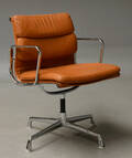 Charles Eames. Vintage Soft Pad armstol, model EA-208 