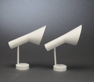 Arne Jacobsen. Par AJ væglamper 2 