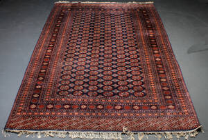 Orientalsk tæppe, uld på bomuld, 318 x 225 cm.