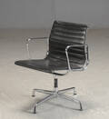 Charles Eames. Kontorstol model EA-107