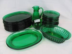 GRÖNT GLAS TOTALT 23 DELAR, TROLIGEN SVENSKT. TENN