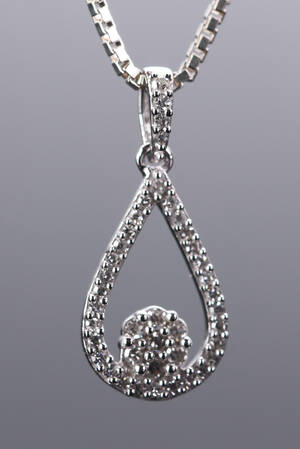 Vedhæng i 14 kt hvidguld med brillanter ca. 0.15 ct