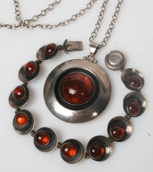 Smykkesæt Sølvkæde samt armlænke i Sterling sølv prydet med rav 2