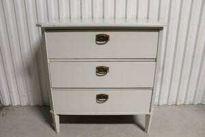 Byrå i gustaviansk stil