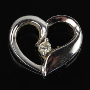 Hjerte vedhæng i 14 kt. hvidguld med brillant