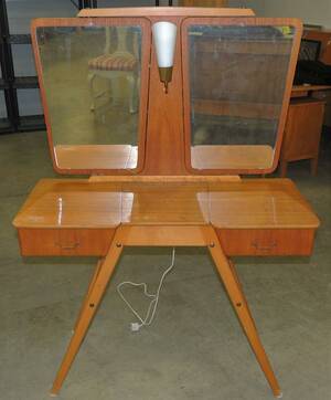 Teak Damsminkbord Längd 95cm Höjd 132cm