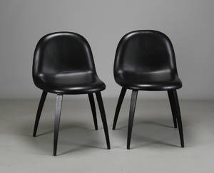 Gubi. Par stole, model 52 2 