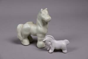 Upsala Ekeby, hästar i keramik, 2st