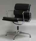 Charles Eames. Soft Pad armstol, Model EA-208