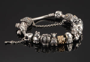 Pandora armbånd med charms