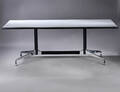 Charles  Ray Eames. Bord, Segmented table.  L. 200 cm 