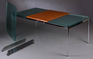 Skrivebord samt sidebord, glas og forkromet metal. 2