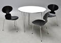 Piet Hein  Bruno Mathsson samt Arne Jacobsen for Fritz Hansen. Cirkulært bord med tre myrestole, nylakeret 4