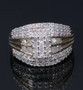 Engelsk ring af 9 kt. guld med diamanter, i alt ca. 1.00 ct