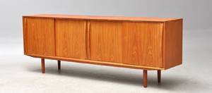 Dansk møbelproducent. Lav skænk i teak, 1960erne