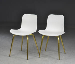 Rune Krøjgaard  Knut Bendik Humlevik for NORR11. To stole model Langue Avantgarde Dining Chair, hvid plast 2