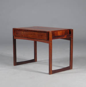 Dansk møbelproducent. Entrébord