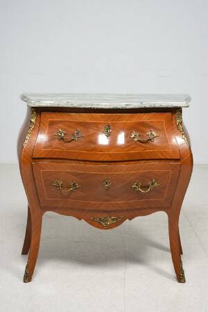 Stilbyrå med marmorskiva