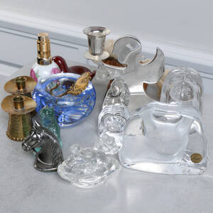 PRYDNADSFÖREMÅL, bla glasblock med katt Frankrike