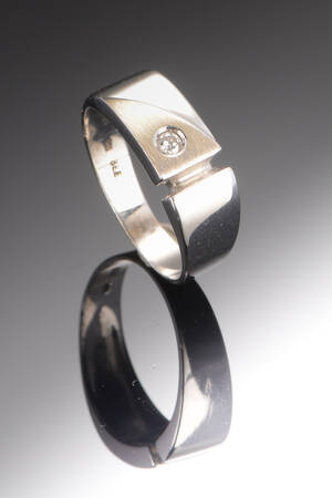 Brillantring af 14 kt hvidguld