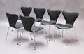 Arne Jacobsen. Sæt på seks stole syveren , model 3107, nybetrukket med sort Savanne læder 6