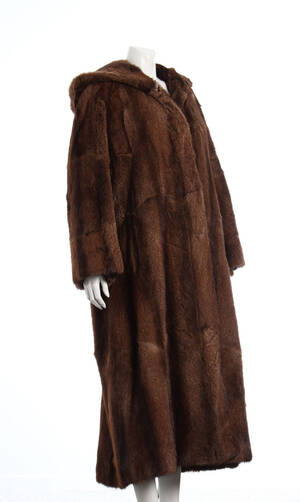 Pelsfrakke af mink med hætte ca. str. 46-48 Denne vare er sat til omsalg under nyt varenummer 4046080