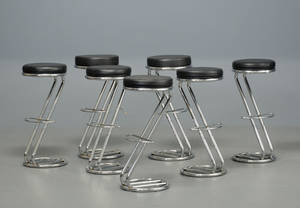 Syv barstole, forkromede stel med sort kunstlæder 7