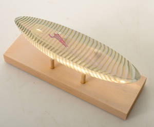 Bertil Vallien för Kosta Boda. Glasskulptur på träsockel Båt 