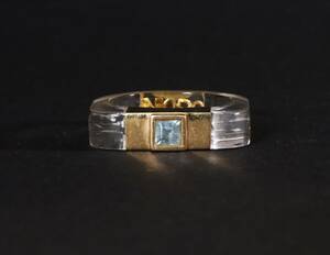 Ring i 18k samt plexiglas