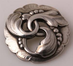 Broche af sterlingsølv, Georg Jensen, dessin nr. 20