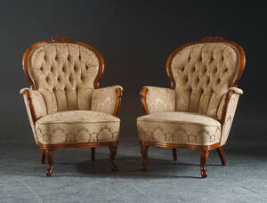 Ett par fåtöljer Nyrokoko-stil, 1900-tal. 2 Denna vara har satts till omförsäljning under nytt varunummer4027459