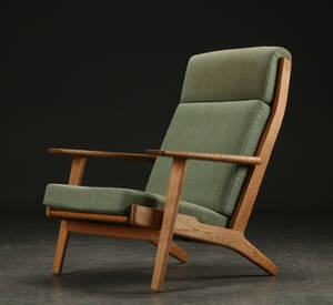 Hans J. Wegner. Højrygget lænestol model GE-290A 